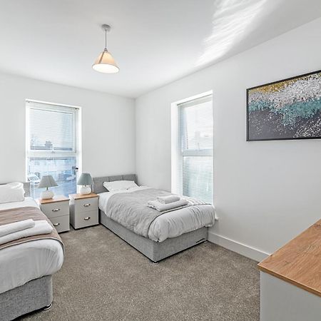 Gospel Heights Luxury Apartments With Parking Heswall Eksteriør billede
