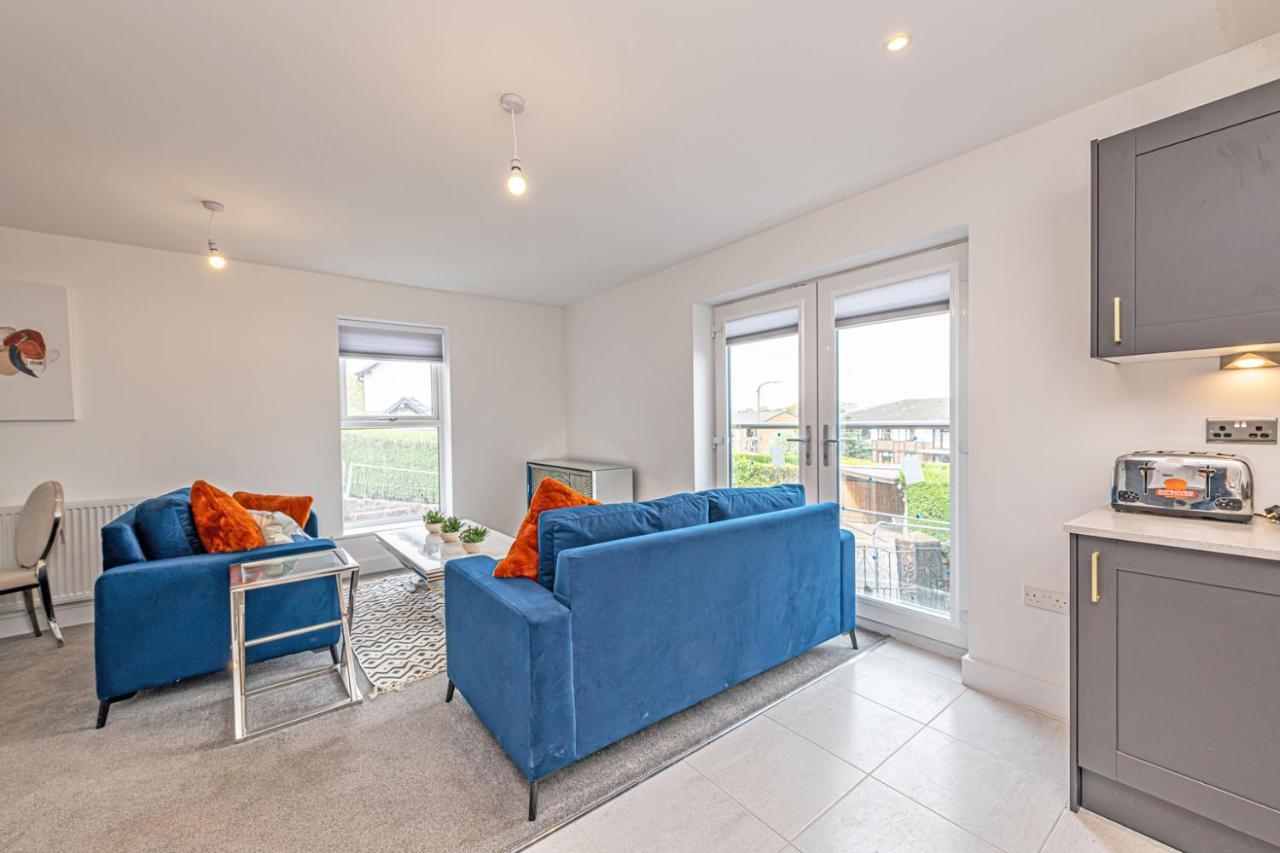 Gospel Heights Luxury Apartments With Parking Heswall Eksteriør billede