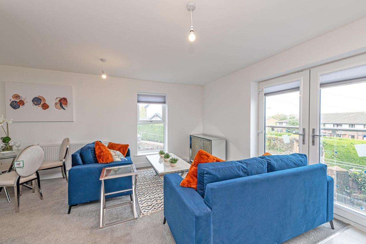 Gospel Heights Luxury Apartments With Parking Heswall Eksteriør billede