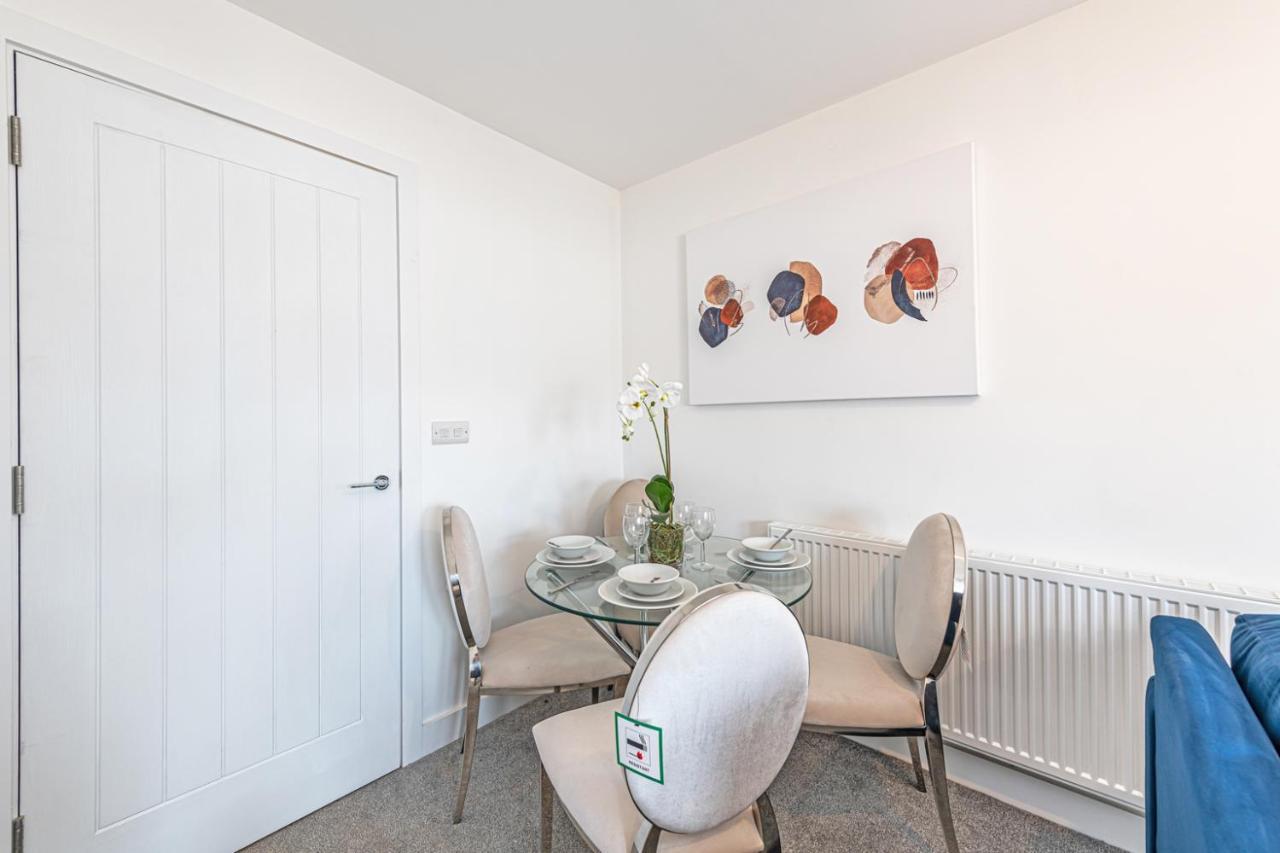 Gospel Heights Luxury Apartments With Parking Heswall Eksteriør billede