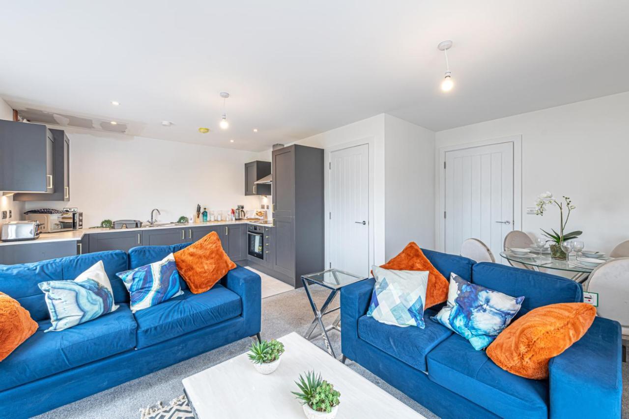 Gospel Heights Luxury Apartments With Parking Heswall Eksteriør billede
