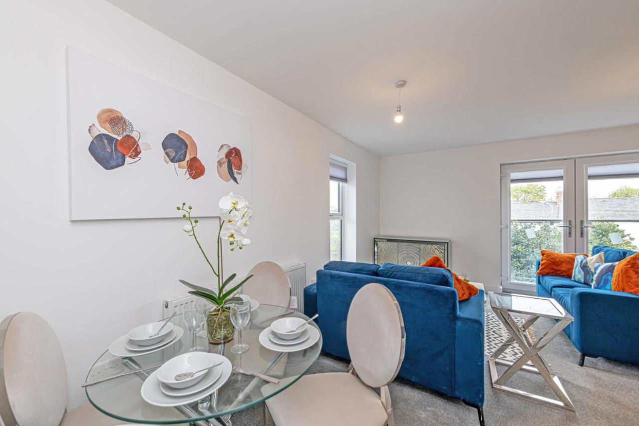 Gospel Heights Luxury Apartments With Parking Heswall Eksteriør billede