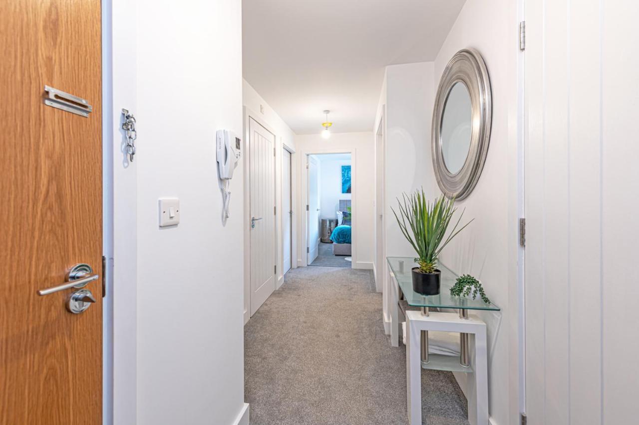 Gospel Heights Luxury Apartments With Parking Heswall Eksteriør billede