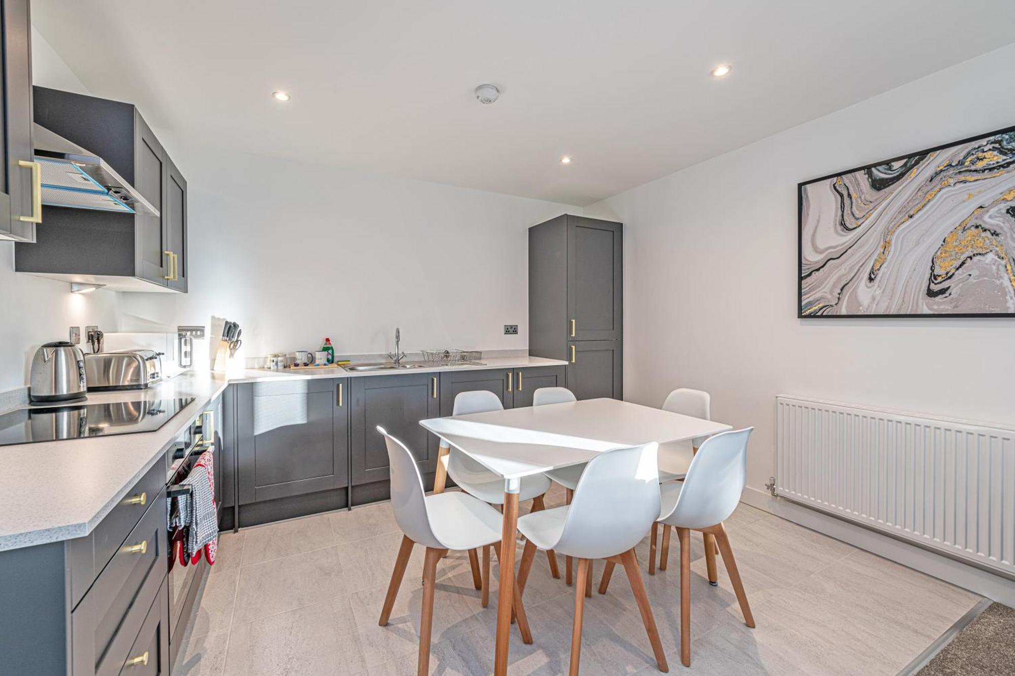 Gospel Heights Luxury Apartments With Parking Heswall Eksteriør billede