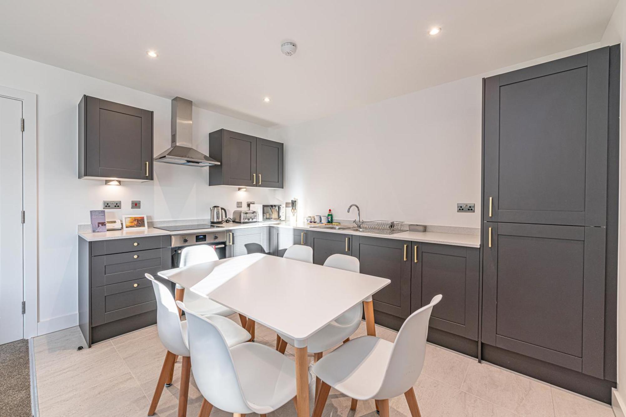 Gospel Heights Luxury Apartments With Parking Heswall Eksteriør billede