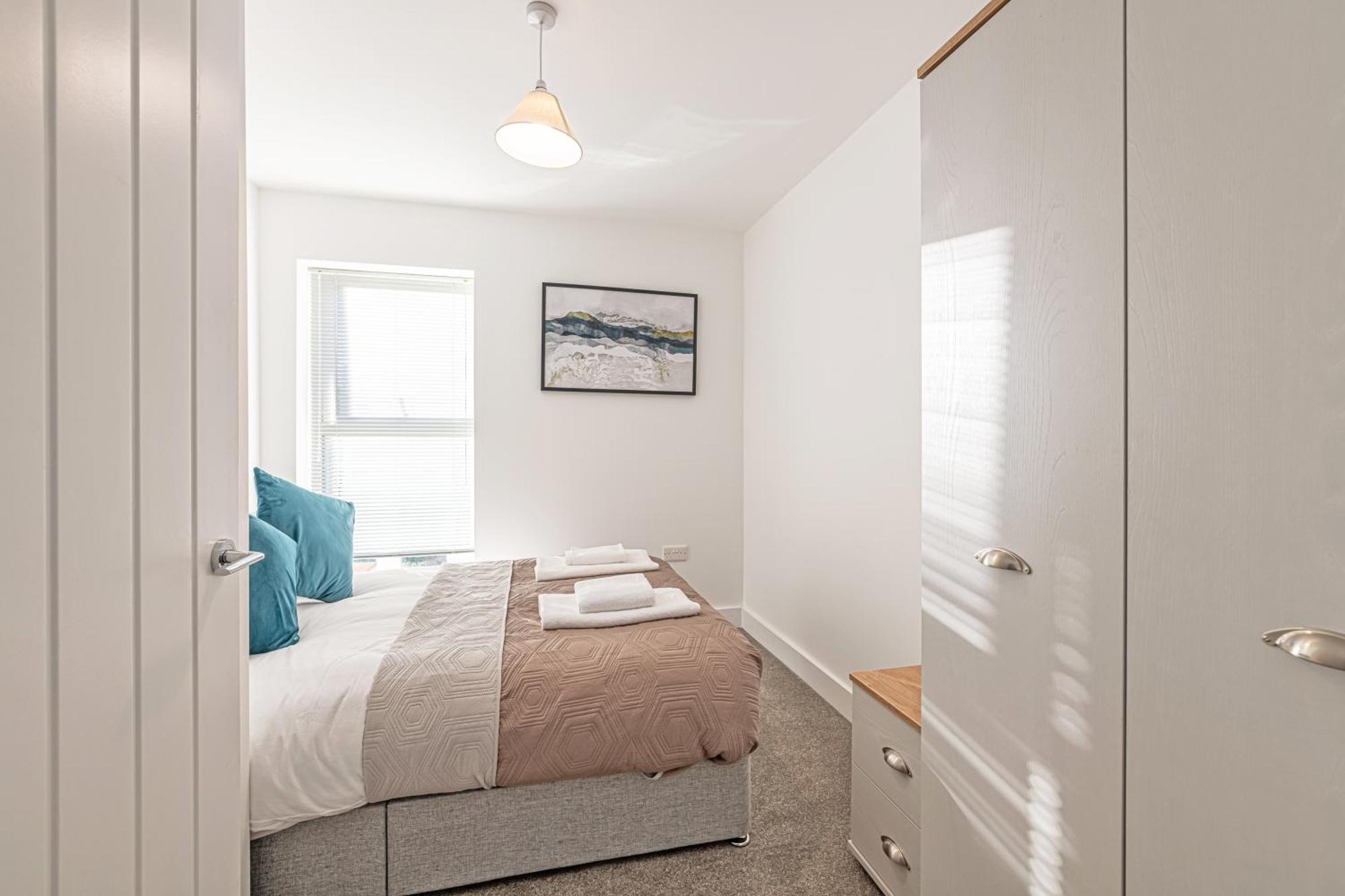 Gospel Heights Luxury Apartments With Parking Heswall Eksteriør billede