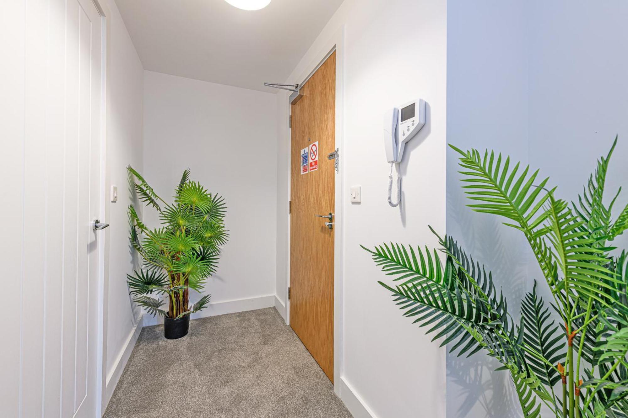 Gospel Heights Luxury Apartments With Parking Heswall Eksteriør billede